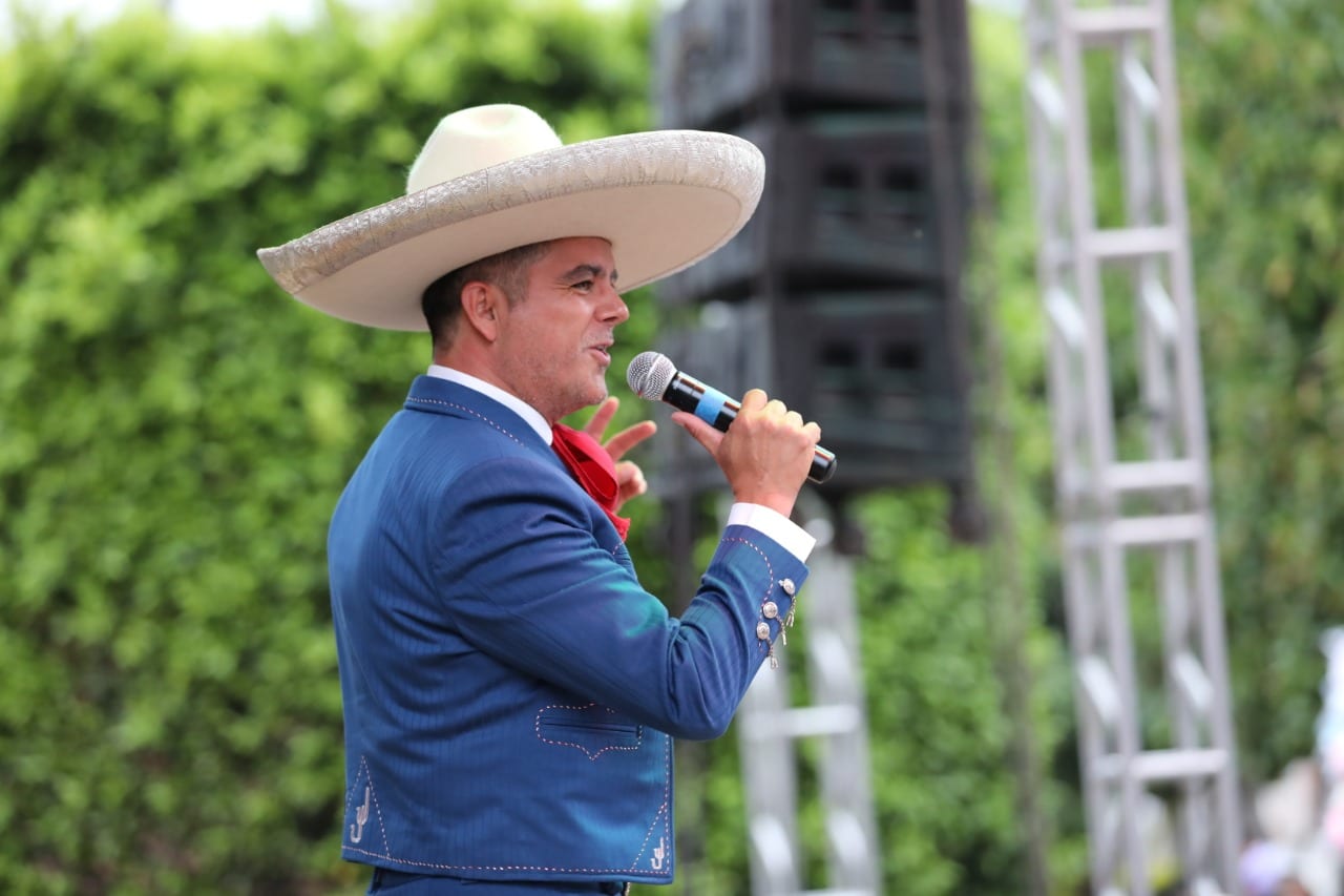 José Julián se presenta con gran éxito en “Noches Musicales”, que el Gobierno Municipal trae el primer fin de semana de cada mes
