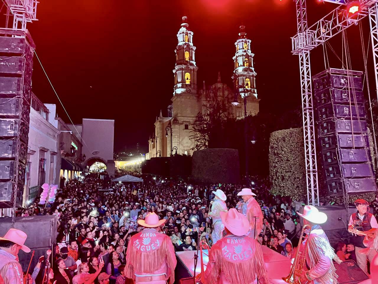 Con gran éxito se presentó Banda Maguey en Noches Musicales en el Centro Histórico portal del